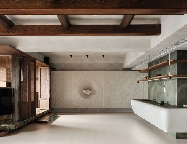 <h8>相遇奢石</h8>設計無痕，生活有光——執見設計凃耀捷的奢石哲學