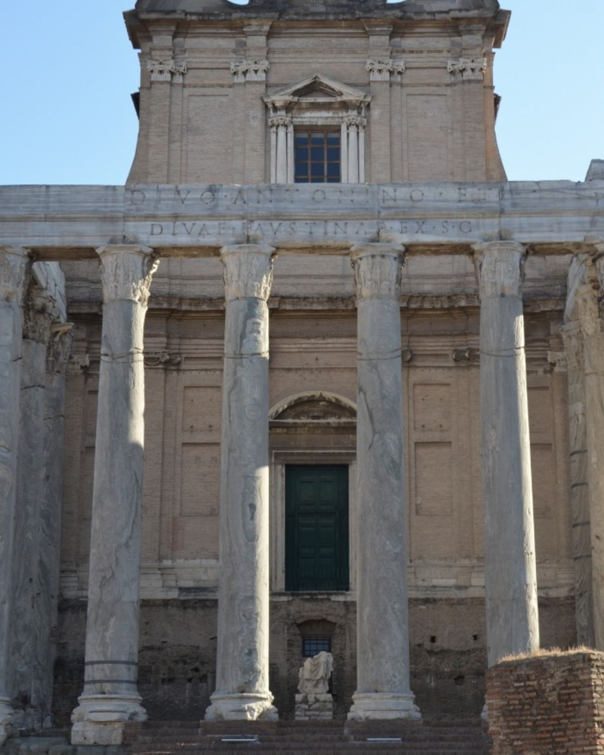 <h8>設計靈感</h8>橫跨2000年經典「龍鳳石」：從古羅馬帝國的身份象徵，到當代空間設計