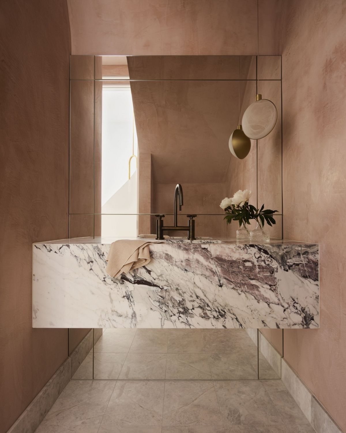 <h8>設計靈感</h8>來自雪梨設計靈感：Smac Studio 讓義大利奢石變得迷人又日常